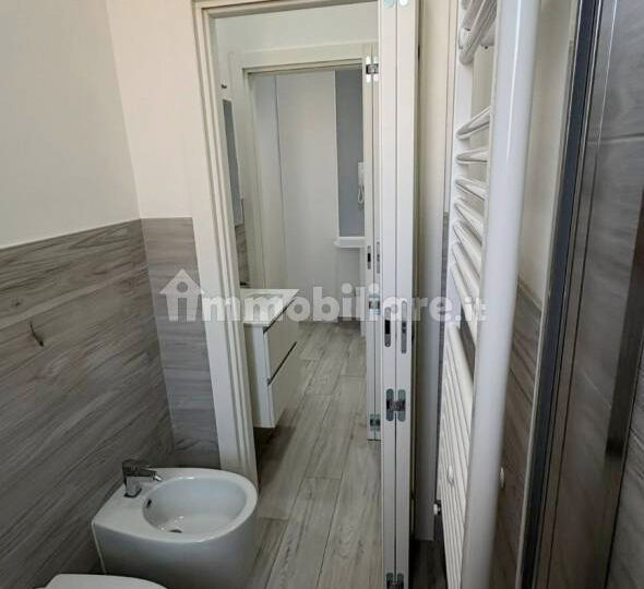 In vendita bilocale finemente ristrutturato a Milano, zona cenisio