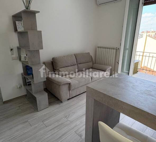 In vendita bilocale finemente ristrutturato a Milano, zona cenisio