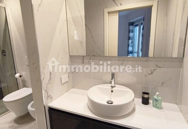 Vendo a milano in corso vercelli ottimo bilocale completamente ristrutturato a nuovo ottime finiture