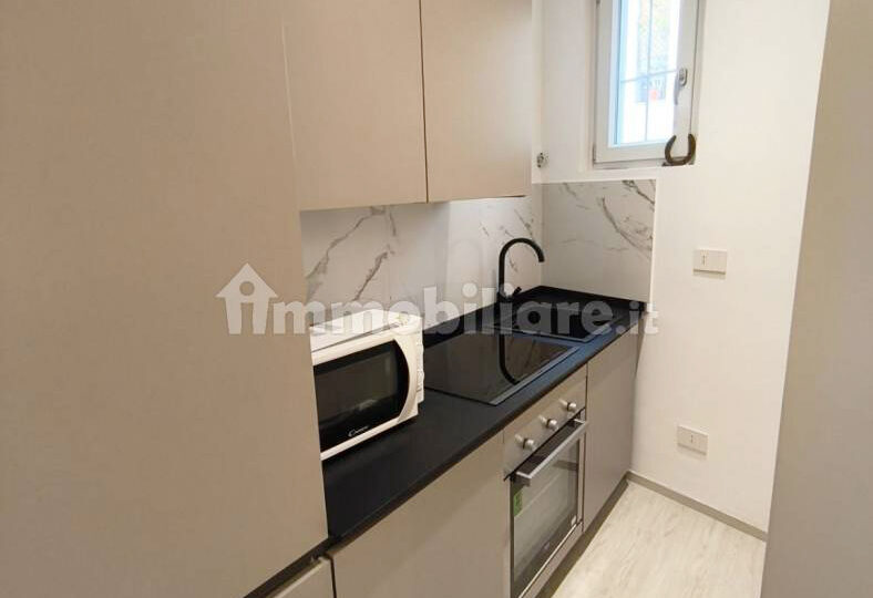 bilocale ristrutturato in corso vercelli a Milano in vendita